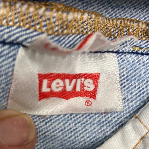 VINTAGE LEVI’S 501 PREMIUM CUT OFF DISTRESSED JEAN SHORTS FESTIVAL DAISY DUKES - Picture 5 of 7